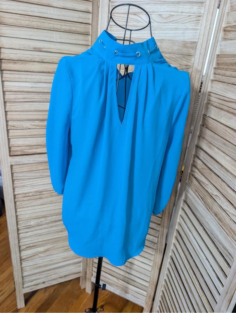 NEW YORK & COMPANY Womens Small Blue Tunic Top With Sewn Neckline NWT - Picture 3 of 4